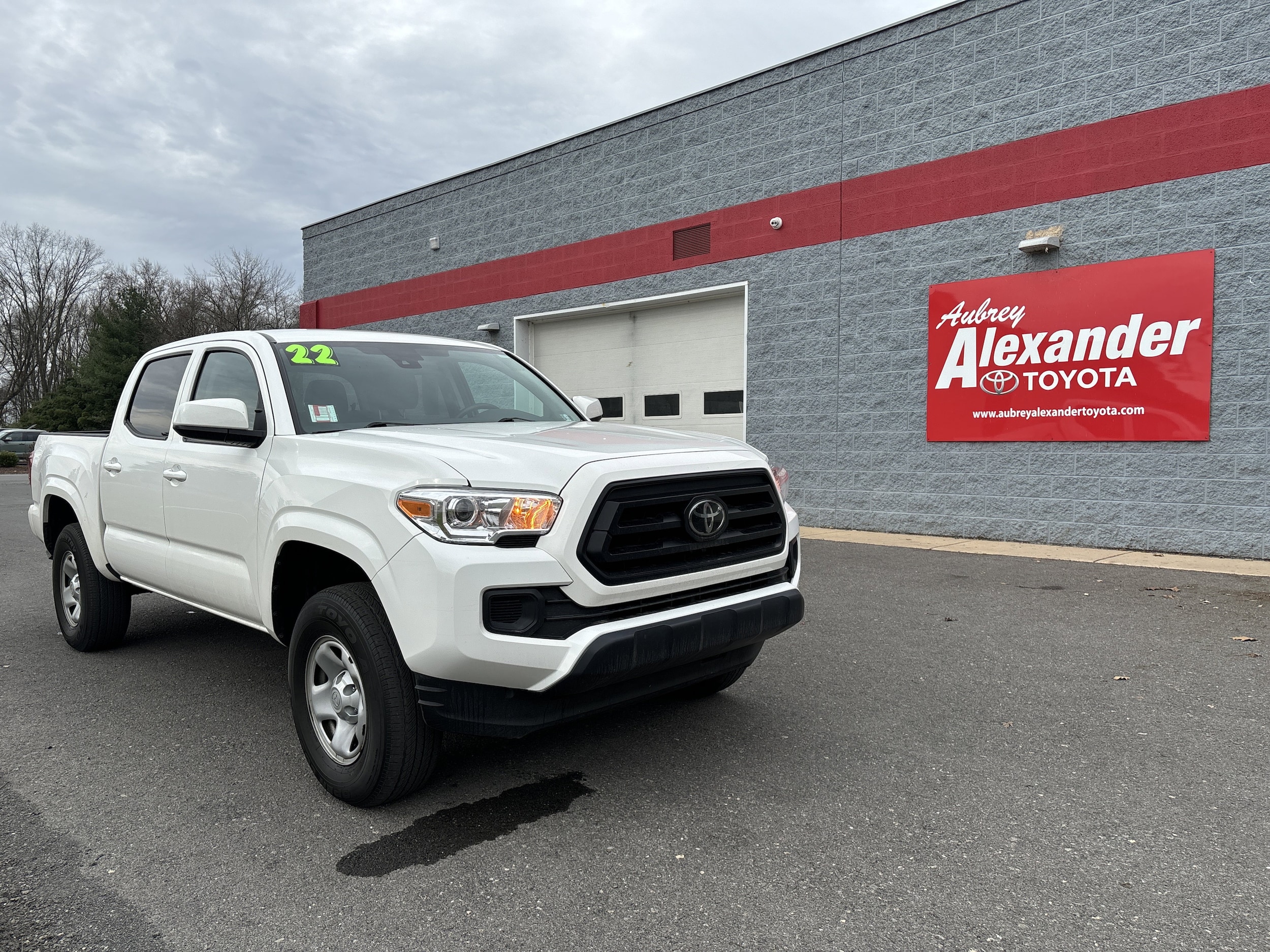 2022 Toyota Tacoma SR's photo