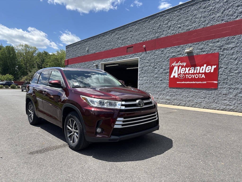 Used 2017 Toyota Highlander XLE V6 SUV