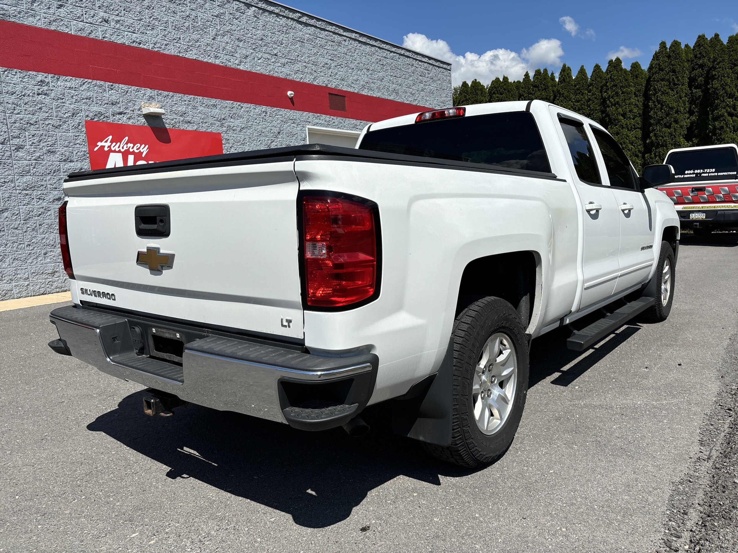 2018 Chevrolet Silverado 1500 LT photo 3