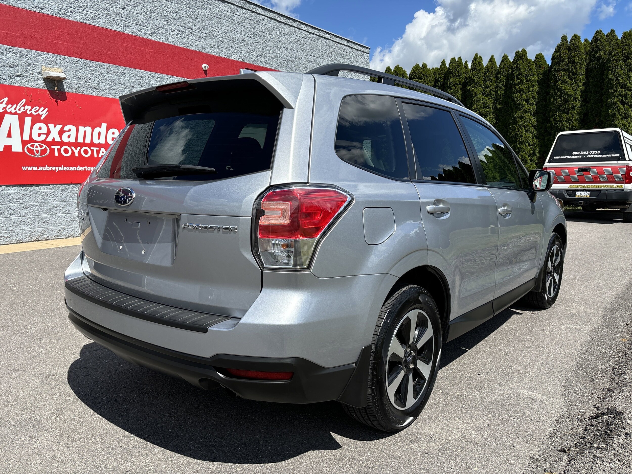 2018 Subaru Forester 2.5i Premium photo 2