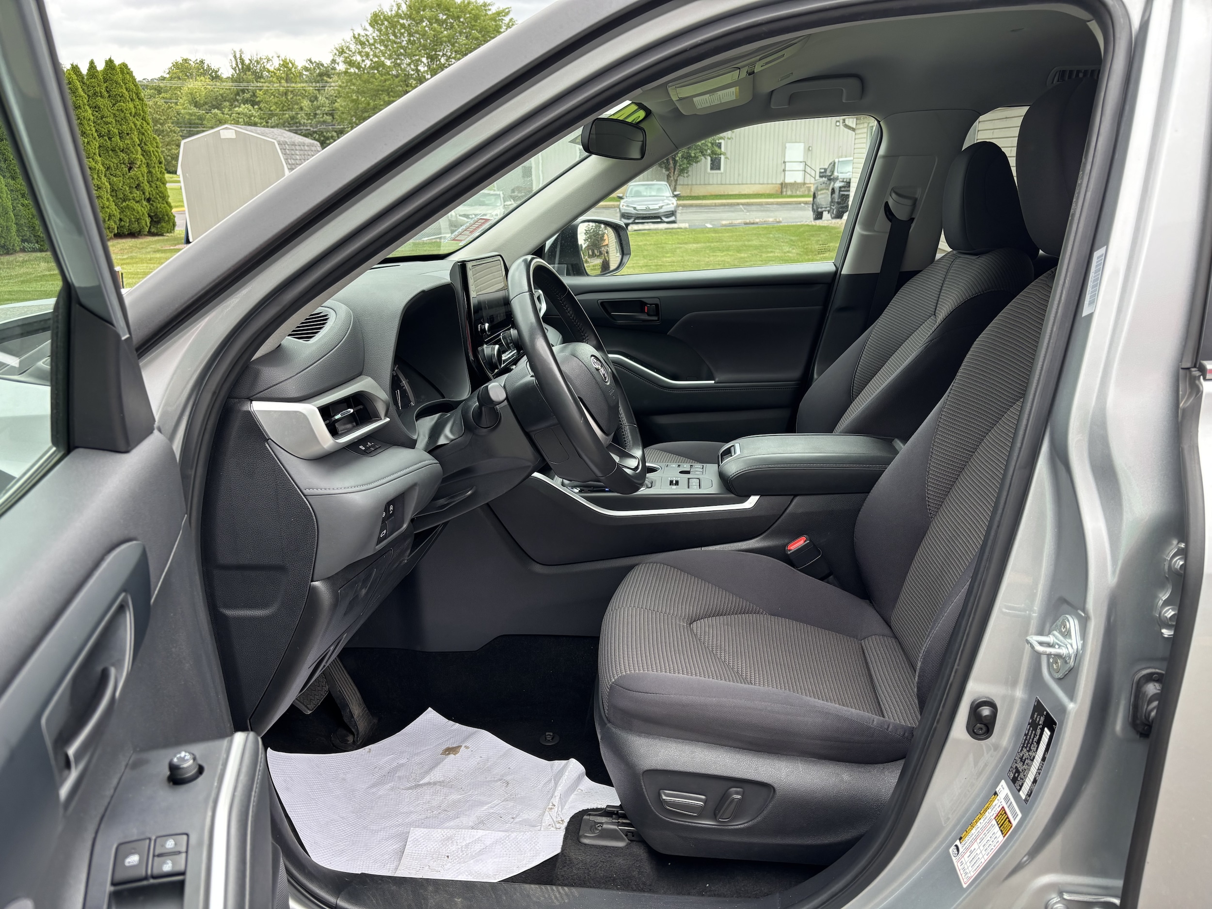 2024 Toyota Highlander LE - Photo 13