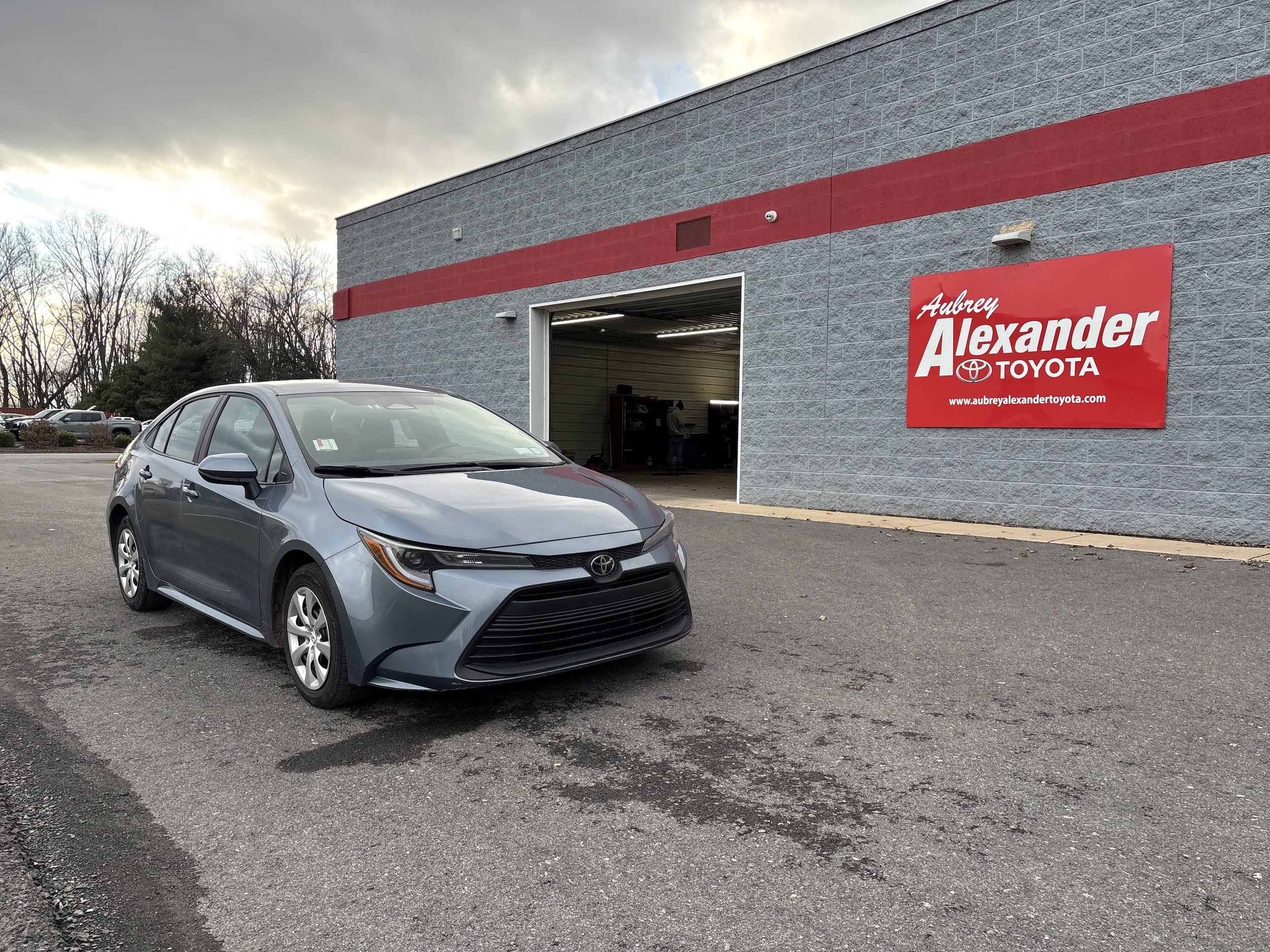 2024 Toyota Corolla LE's photo