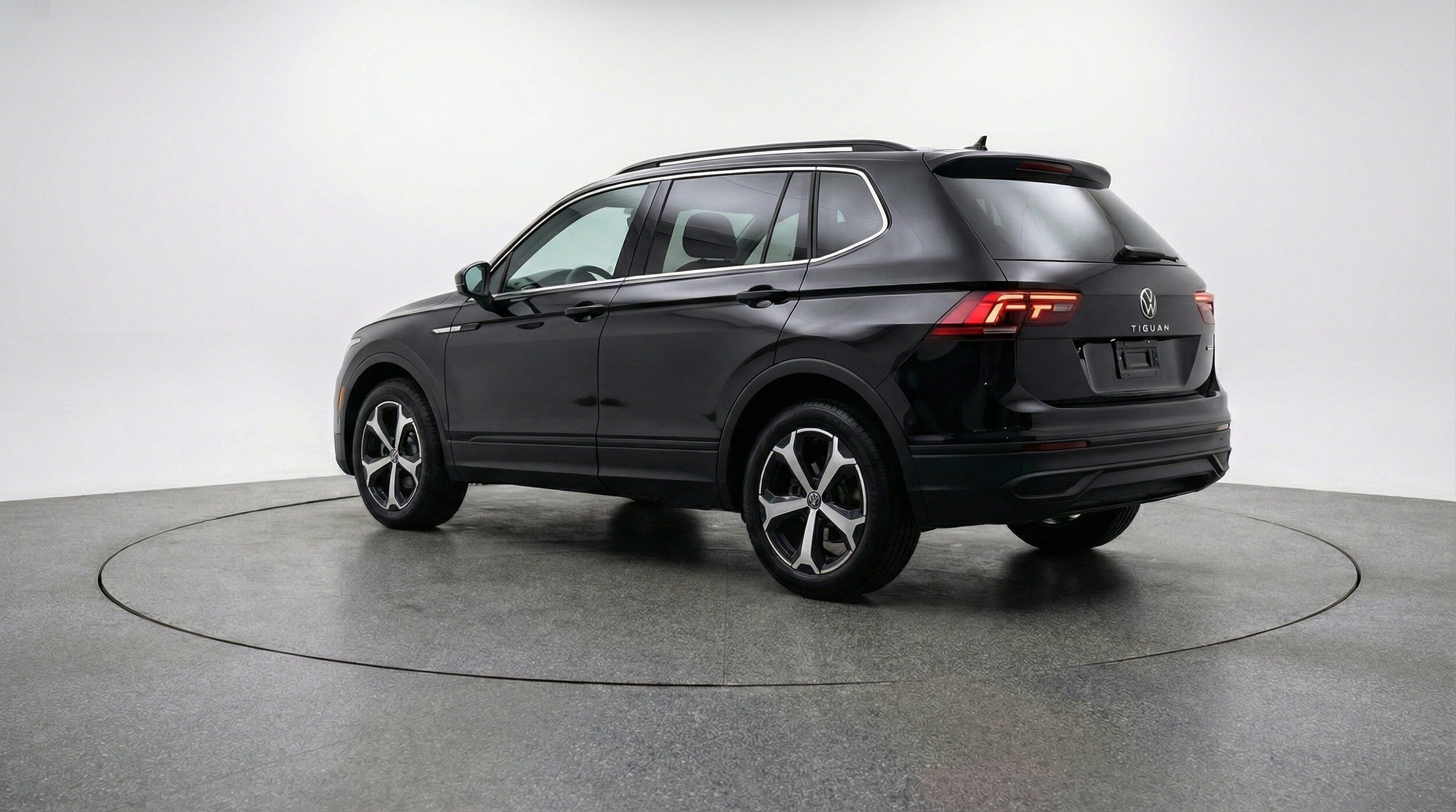 Thumbnail: 2026 Volkswagen Tiguan - 6