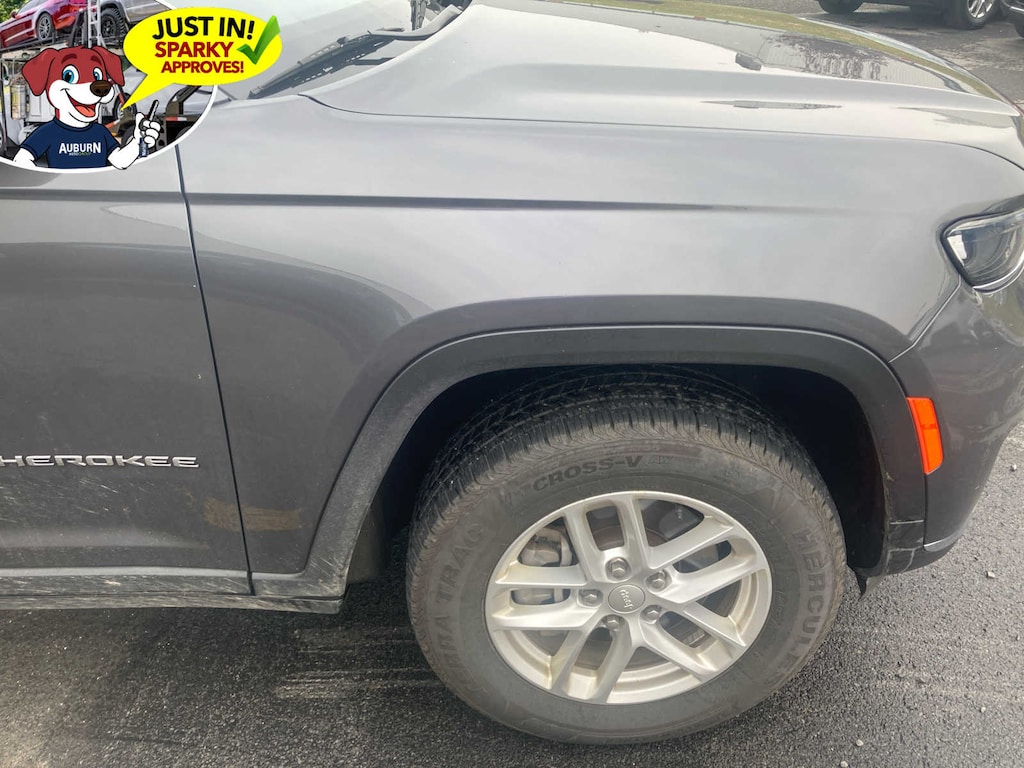 Used 2023 Jeep Grand Cherokee L Laredo SUV