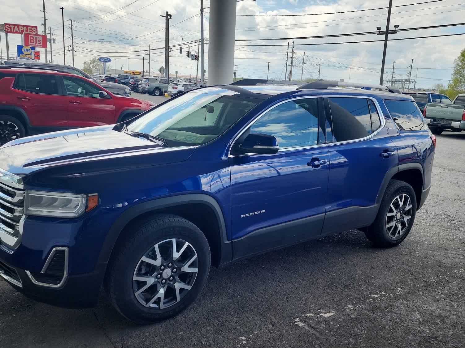 2023 GMC Acadia SLE AWD's photo