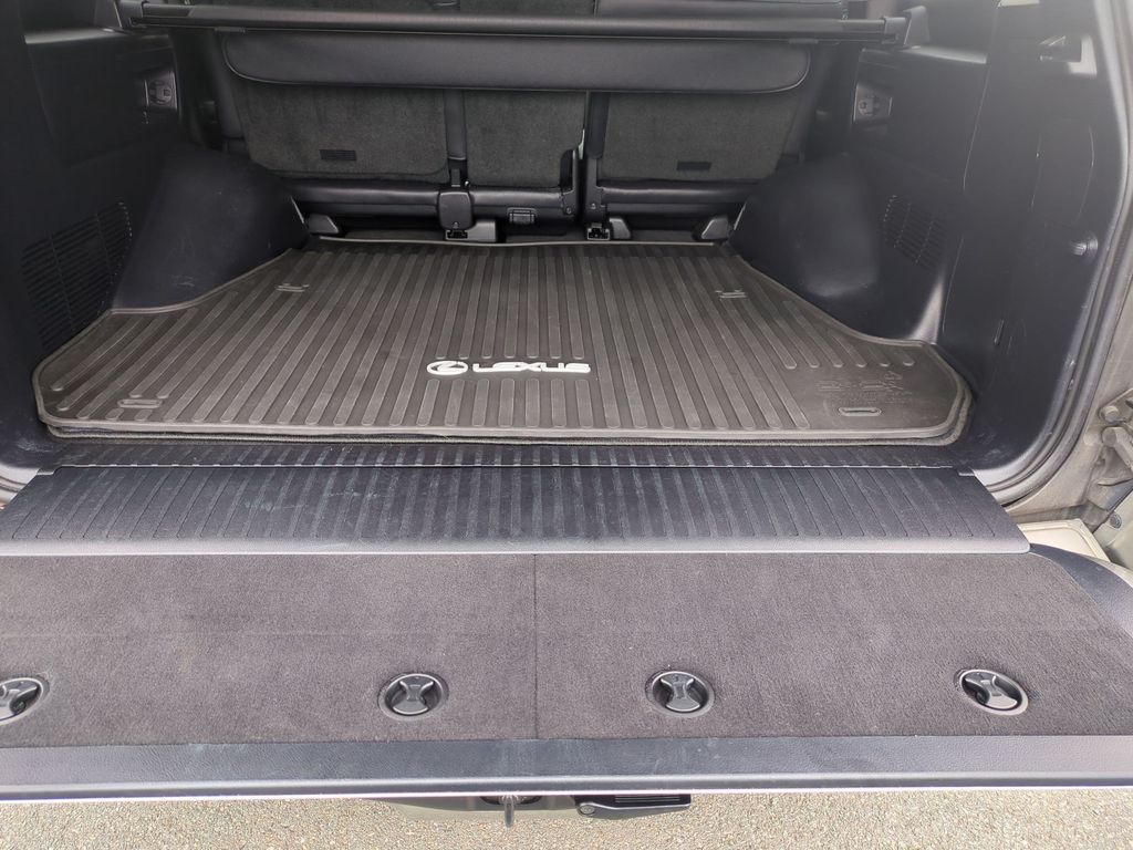2021 Lexus LX 570 - Photo 23