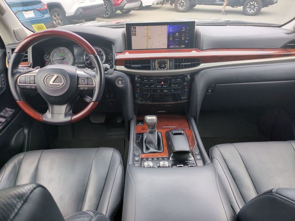 2021 Lexus LX 570 - Photo 21