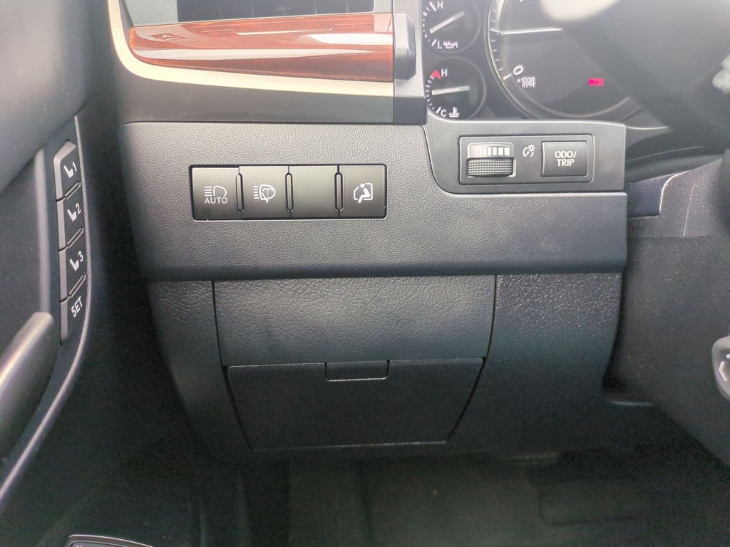 2021 Lexus LX 570 - Photo 20