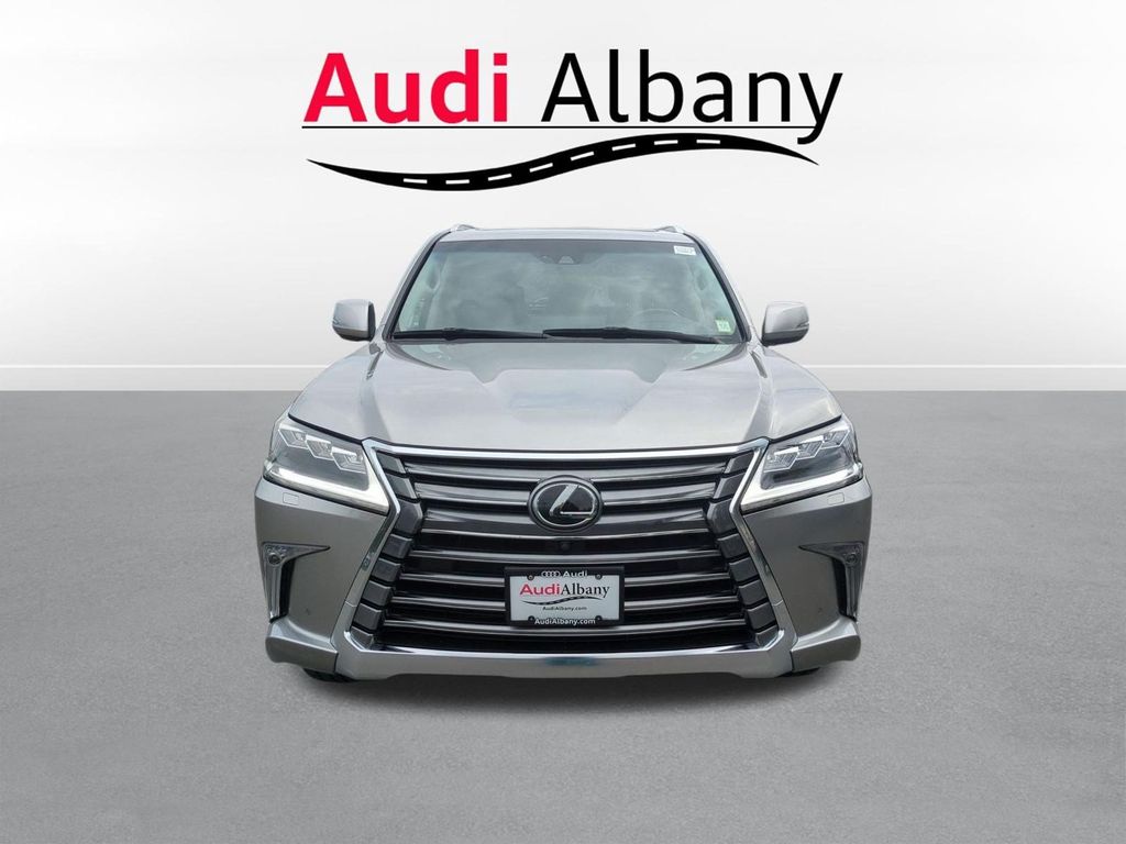 2021 Lexus LX 570 - Photo 9