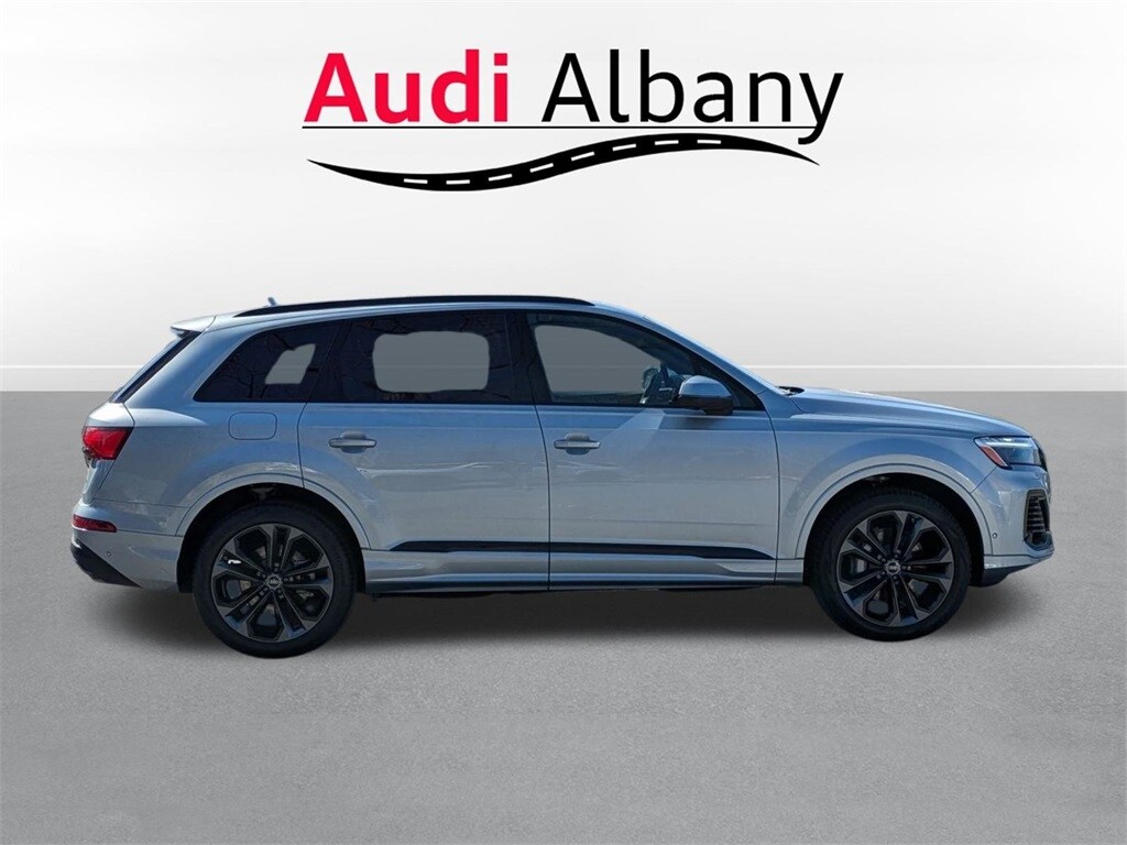 2025 Audi Q7 55 Premium Plus photo 3