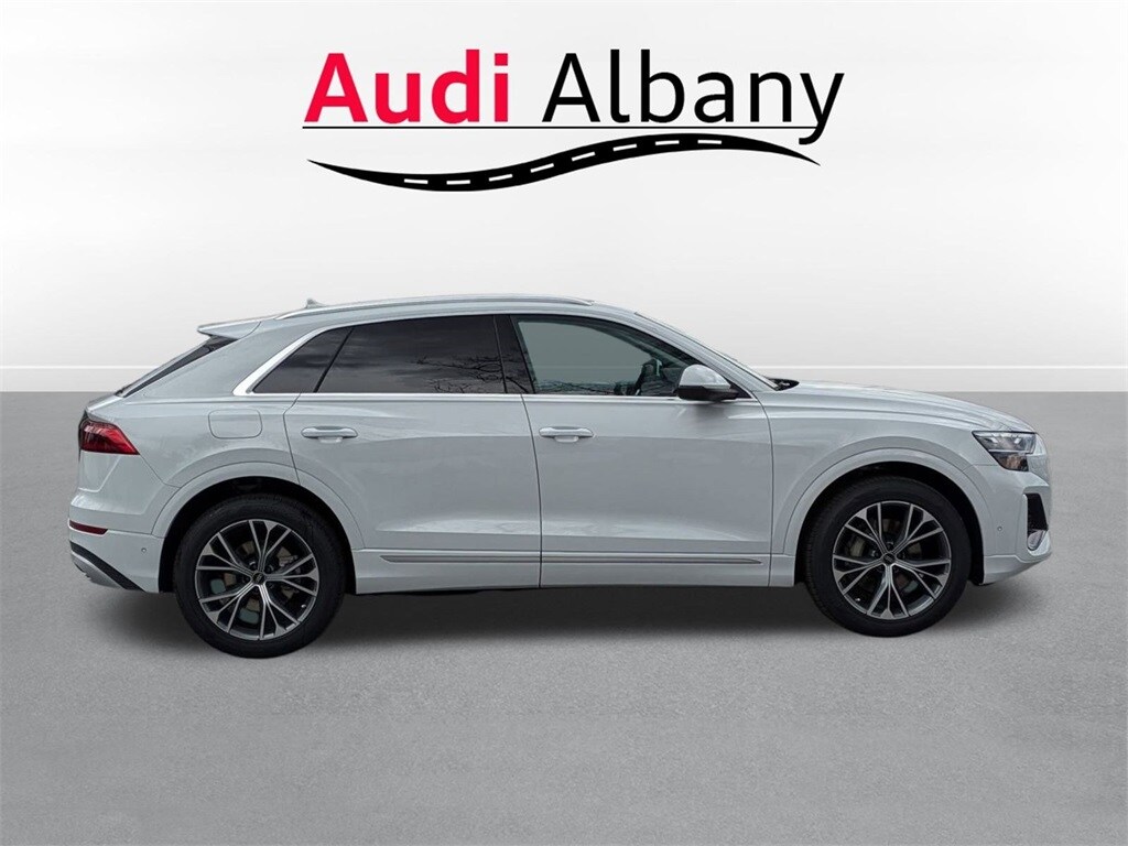 2025 Audi Q8 55 Premium Plus photo 3