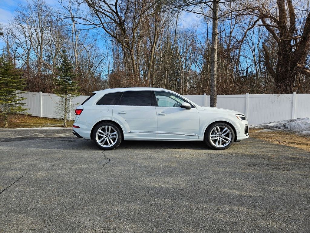 New 2025 Audi Q7 55 Premium Plus SUV
