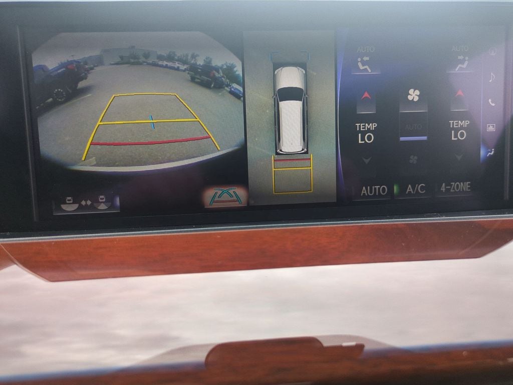 2021 Lexus LX 570 - Photo 17