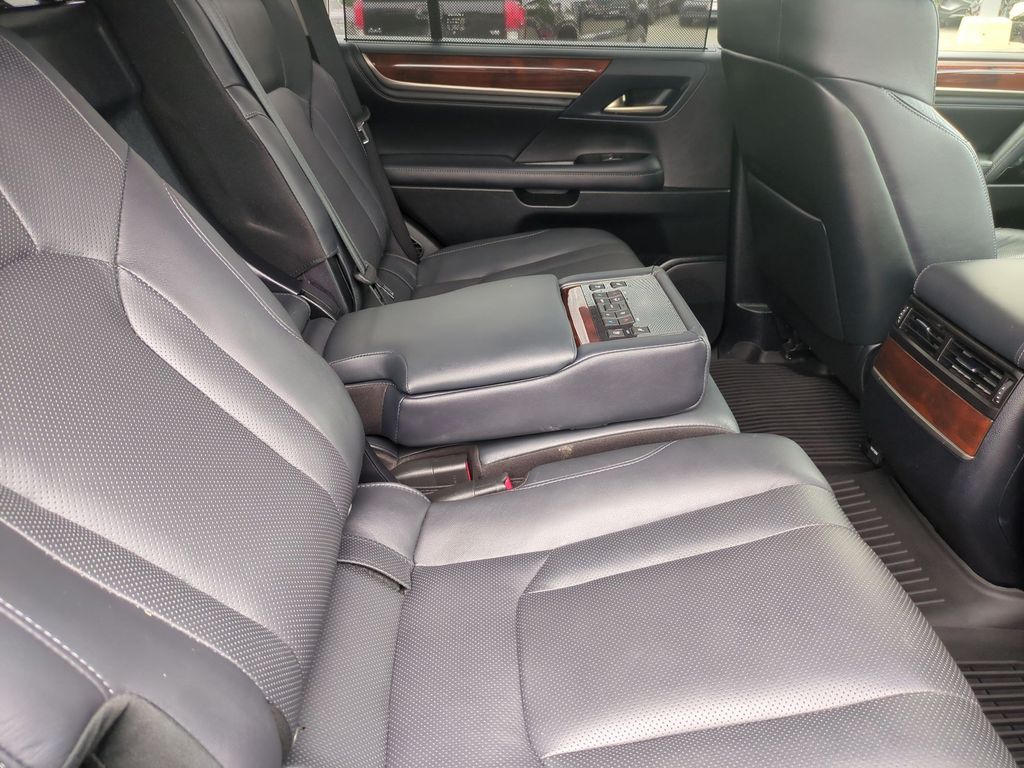 2021 Lexus LX 570 - Photo 24