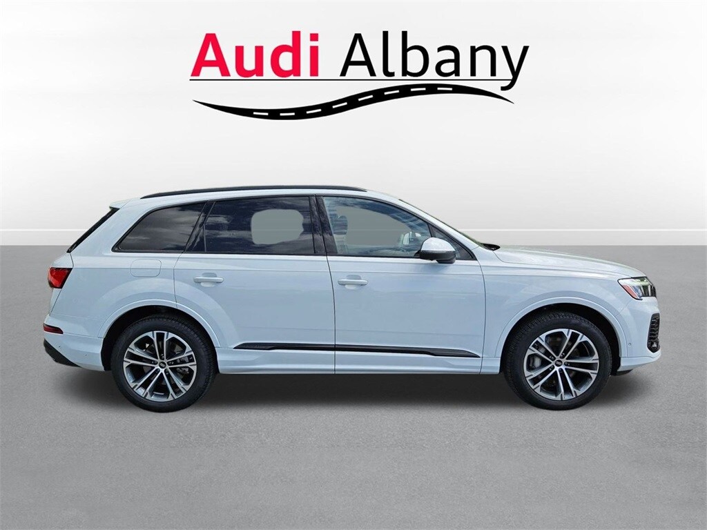 2025 Audi Q7 45 Premium Plus photo 3