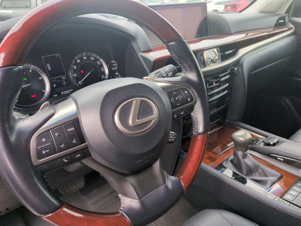 2021 Lexus LX 570 - Photo 12