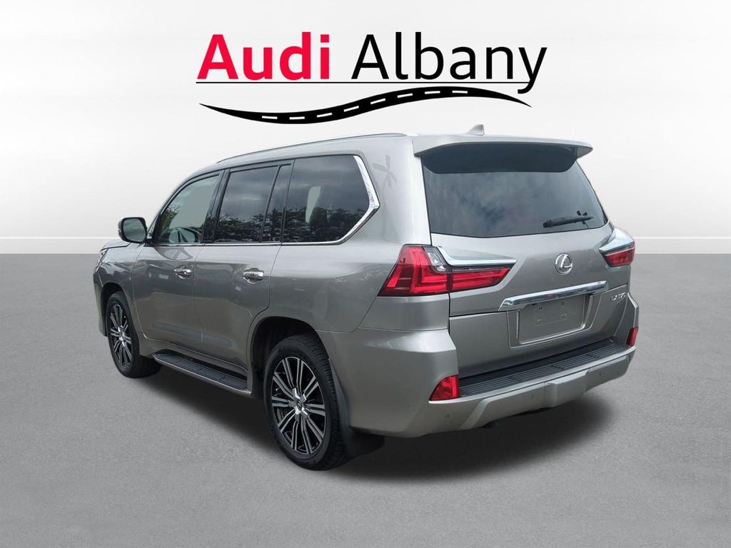 2021 Lexus LX 570 - Photo 6