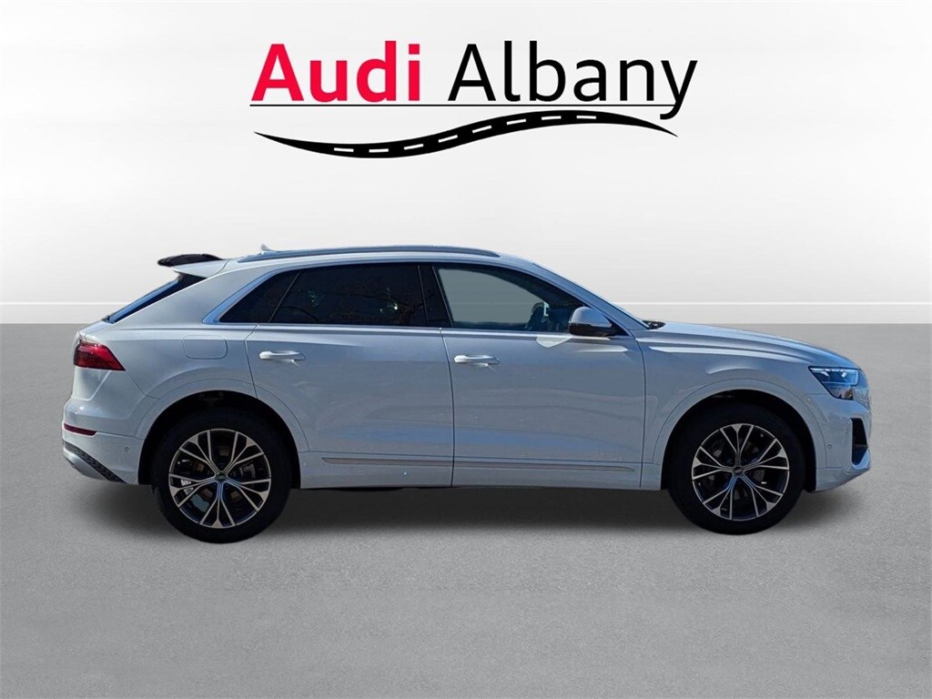 2025 Audi Q8 photo 3