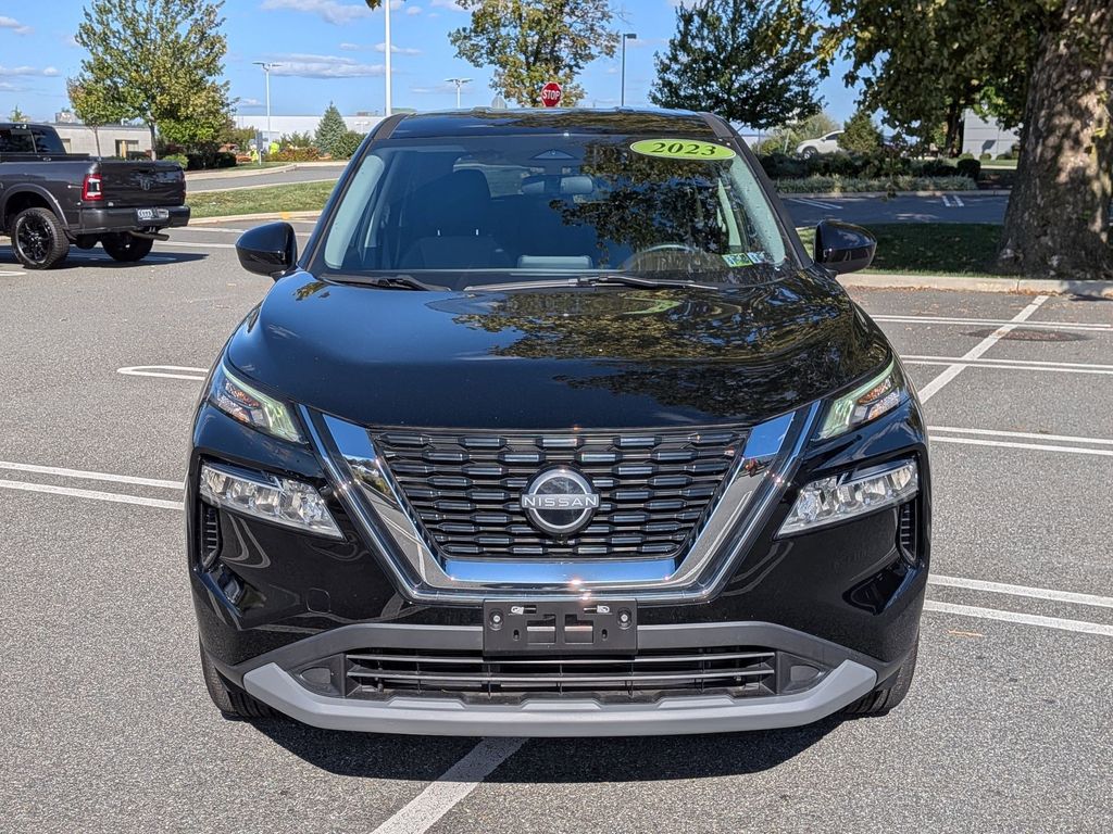 2023 Nissan Rogue SV photo 2