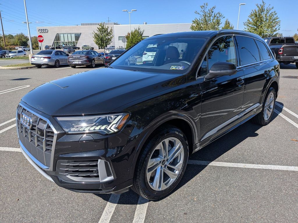2022 Audi Q7 55 Premium Plus photo 2