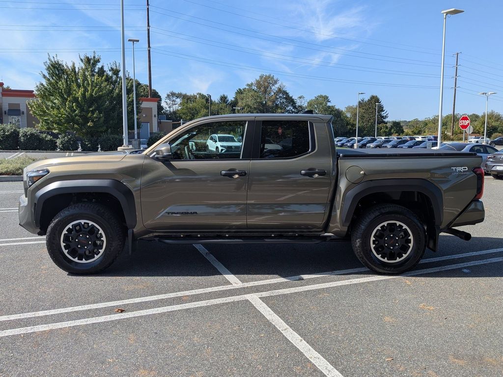 2025 Toyota Tacoma TRD Off-Road photo 4
