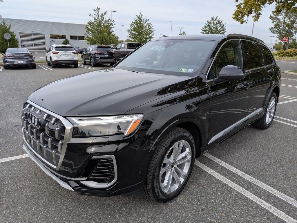 2025 Audi Q7 55 Premium Plus photo 3