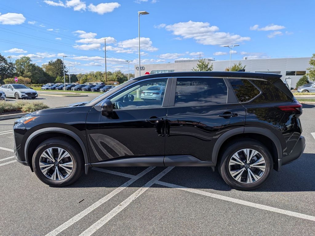 2023 Nissan Rogue SV photo 4