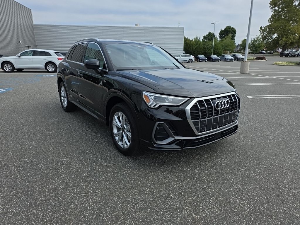 2025 Audi Q3 S line Premium Plus photo 3