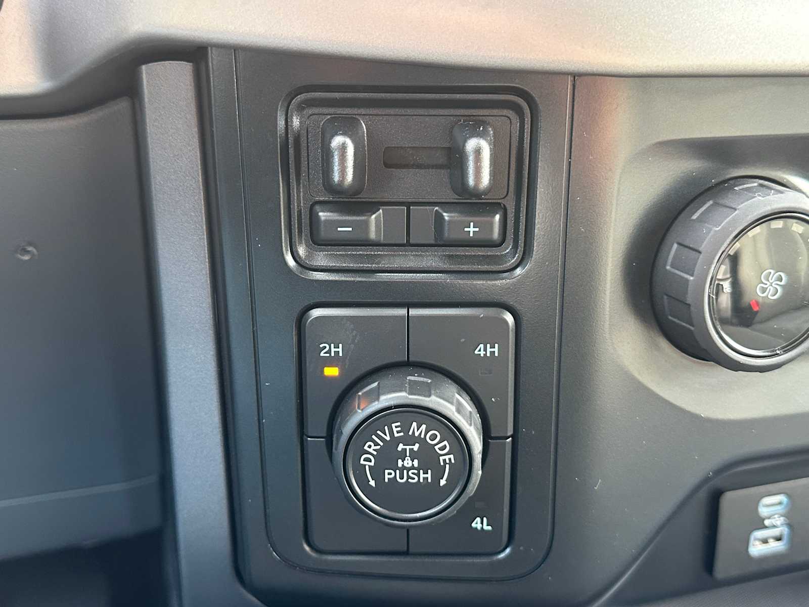 2023 Ford F-150 XL - Photo 30