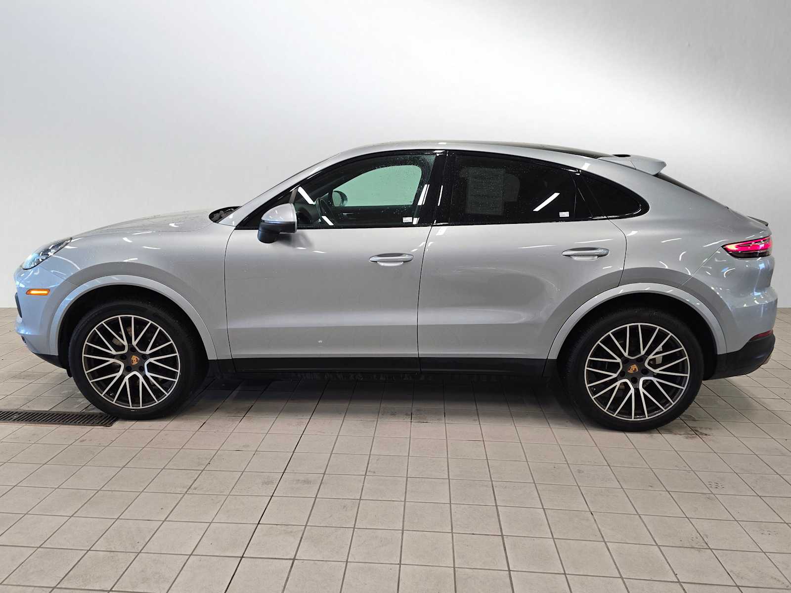 Used 2022 Porsche Cayenne Coup Base with VIN WP1BA2AY2NDA47308 for sale in Anchorage, AK