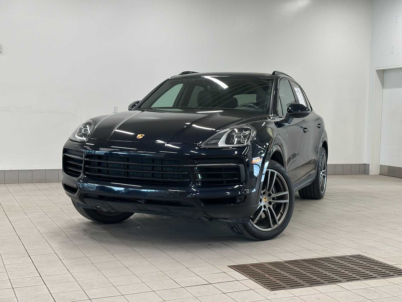 2023 Porsche Cayenne Base's photo