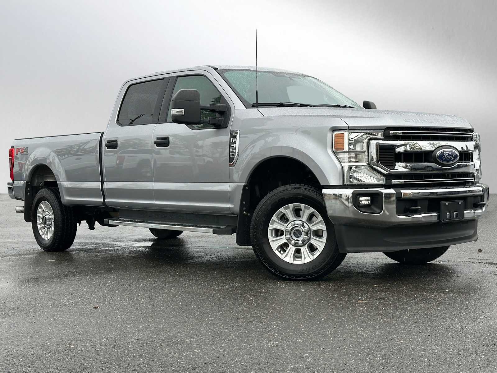 2022 Ford F-350 Super Duty XLT's photo