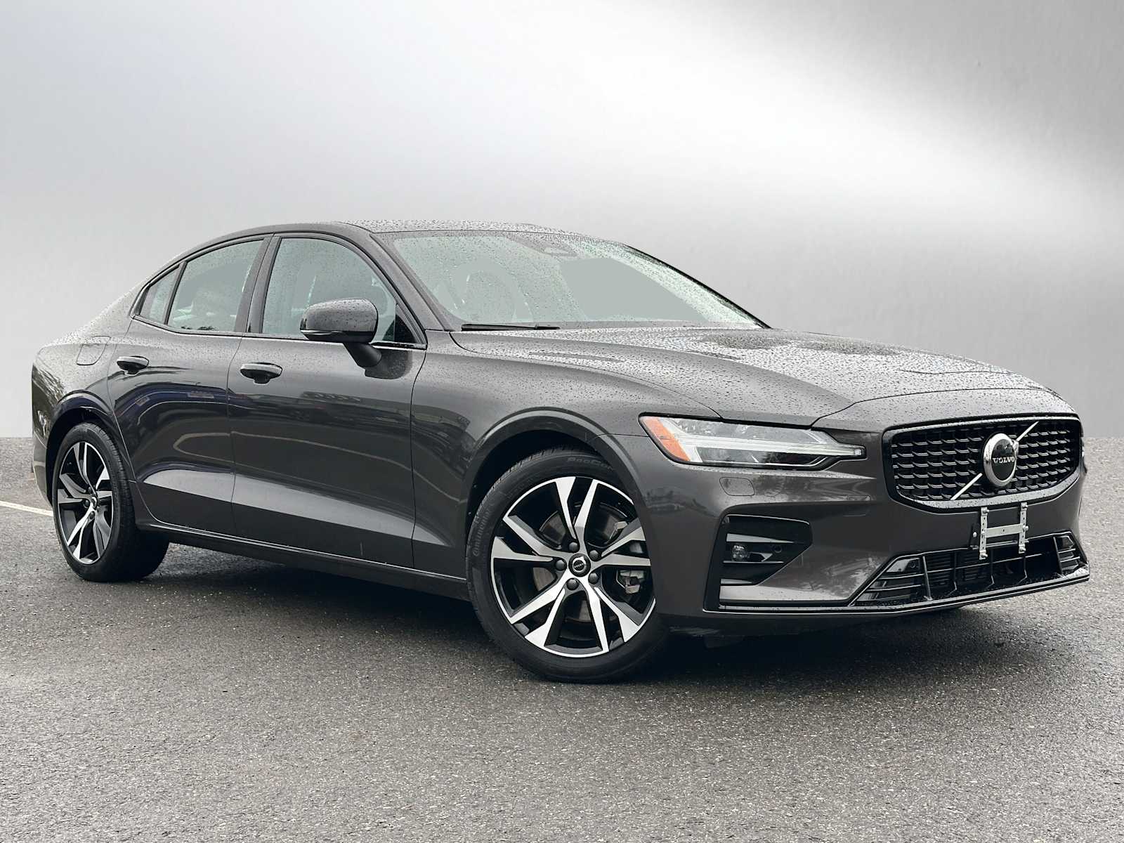 2025 Volvo S60 Core's photo