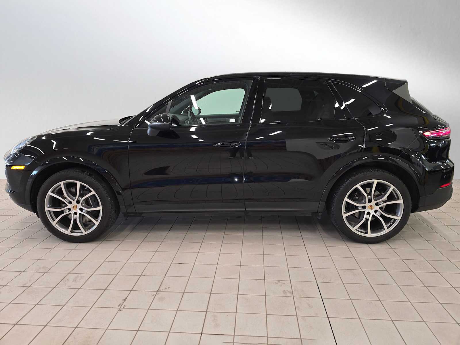 Used 2022 Porsche Cayenne Platinum Edition with VIN WP1AA2AY7NDA07091 for sale in Anchorage, AK