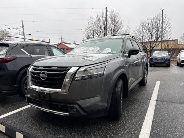 2022 Nissan Pathfinder SL