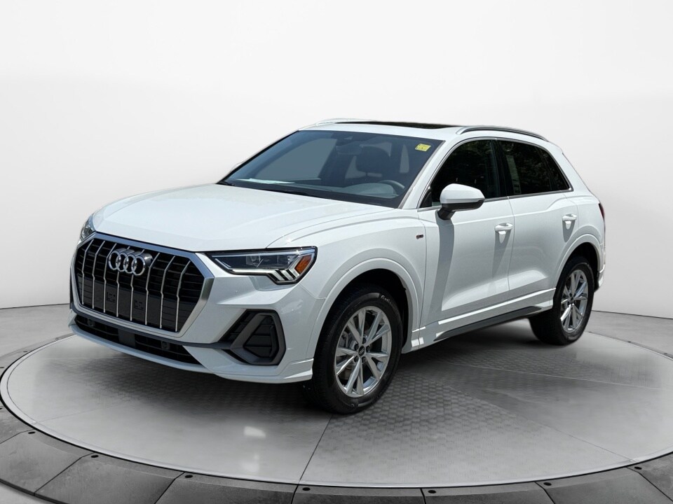 2025 Audi Q3 45 TFSI S line Premium photo 3