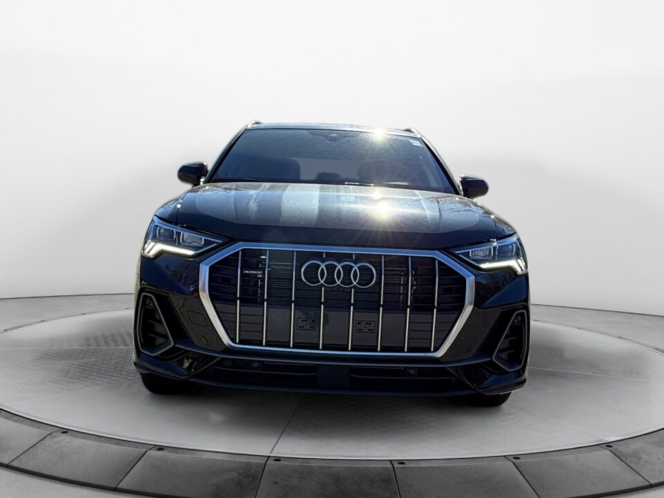 2025 Audi Q3 Premium 45 TFSI S line photo 2