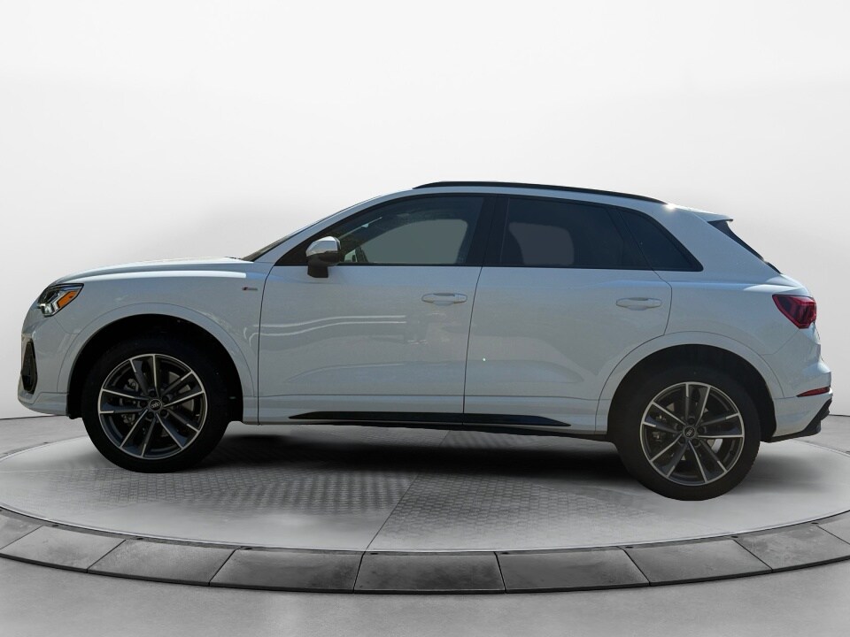 2025 Audi Q3 Premium 45 TFSI S line photo 3