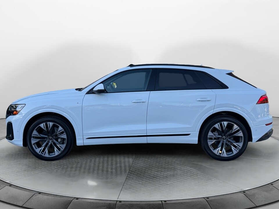 2026 Audi Q8 55 Premium Plus photo 4