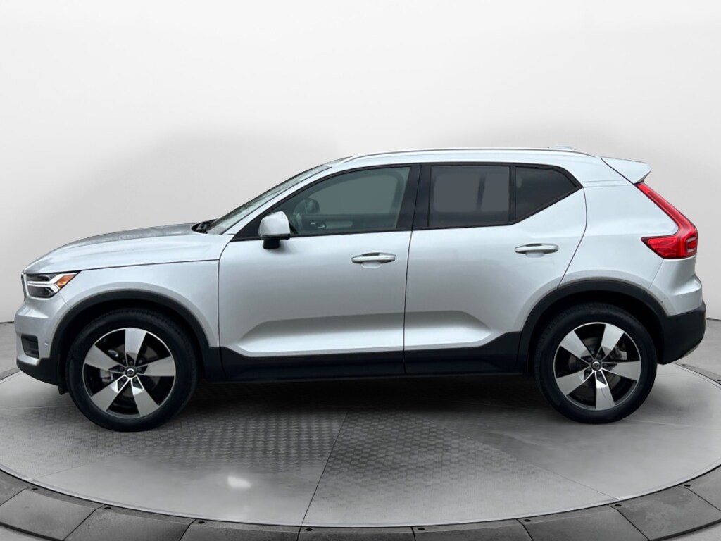 Used 2019 Volvo XC40 T5 Momentum SUV