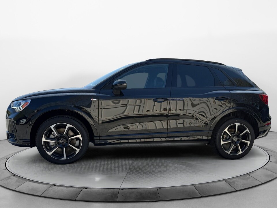 2025 Audi Q3 45 TFSI S line Premium Plus photo 4