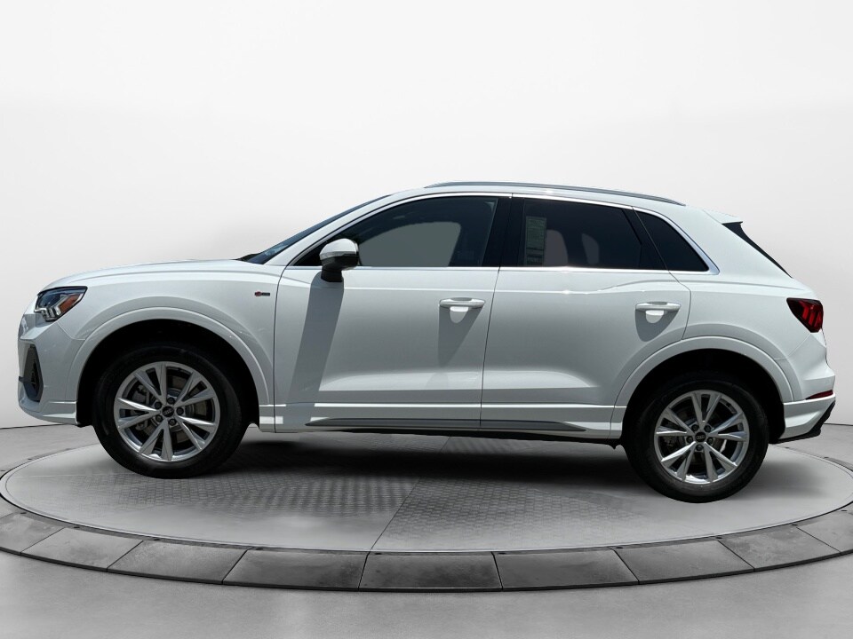 2025 Audi Q3 45 TFSI S line Premium photo 4