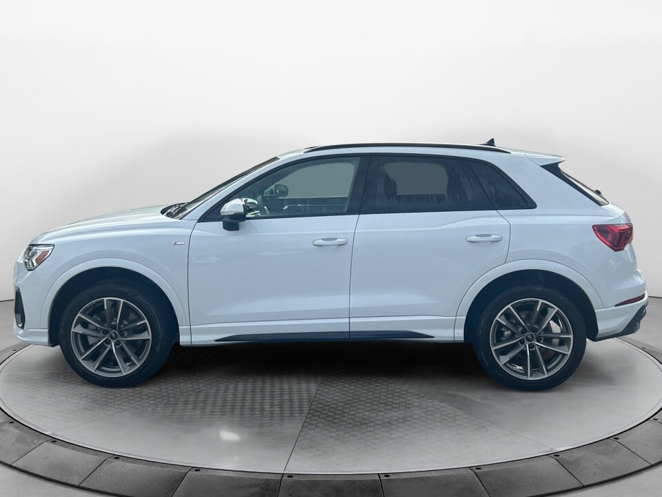 2025 Audi Q3 Premium 45 TFSI S line photo 4