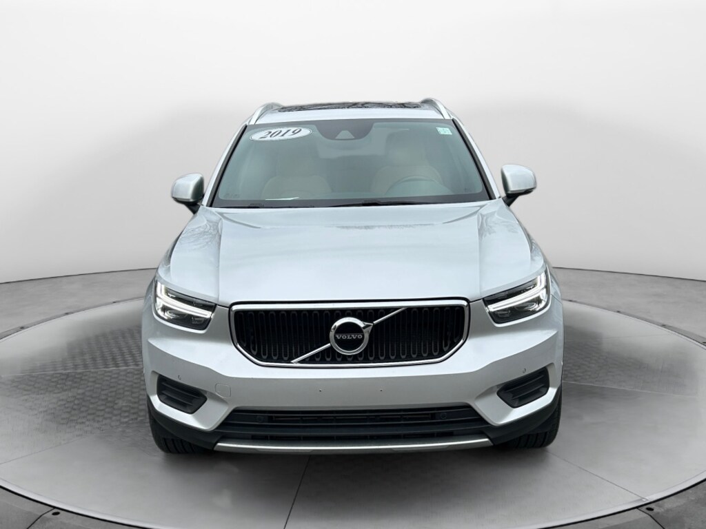 Used 2019 Volvo XC40 T5 Momentum SUV