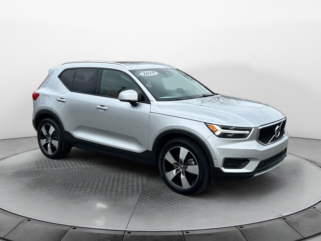 Used 2019 Volvo XC40 T5 Momentum SUV