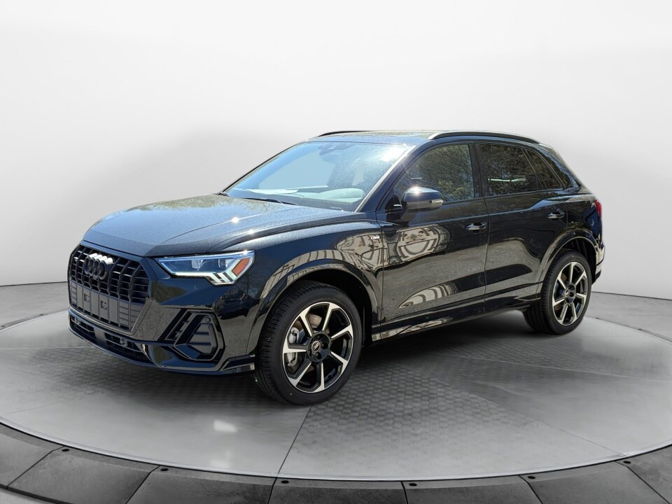 2025 Audi Q3 45 TFSI S line Premium Plus photo 3