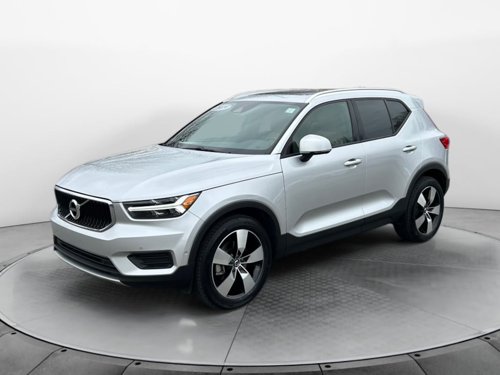 Used 2019 Volvo XC40 T5 Momentum SUV