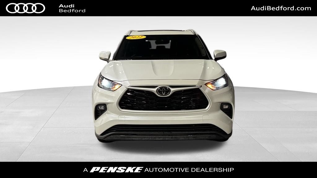 2022 Toyota Highlander XLE photo 2