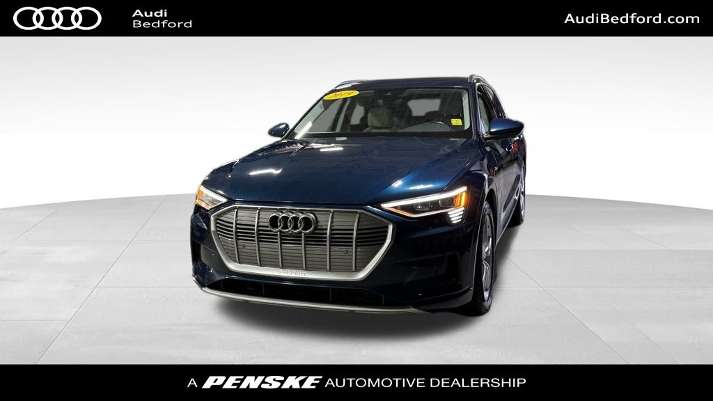 2019 Audi e-tron Premium Plus's photo