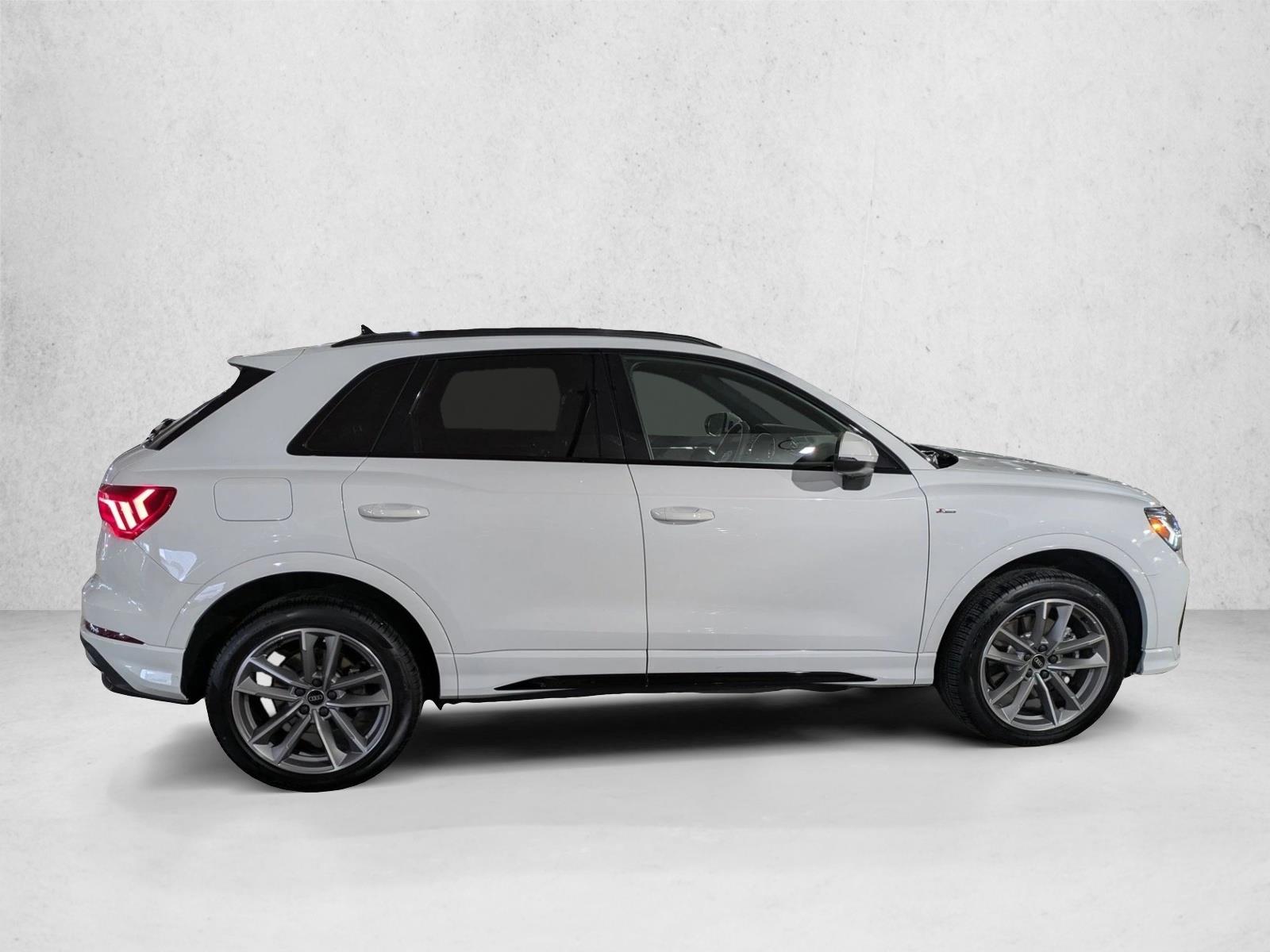 2025 Audi Q3 45 TFSI S line Premium photo 4
